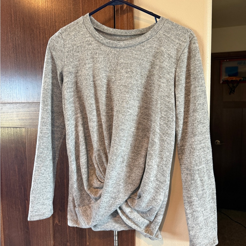 Two sweaters - Picture 3 of 3